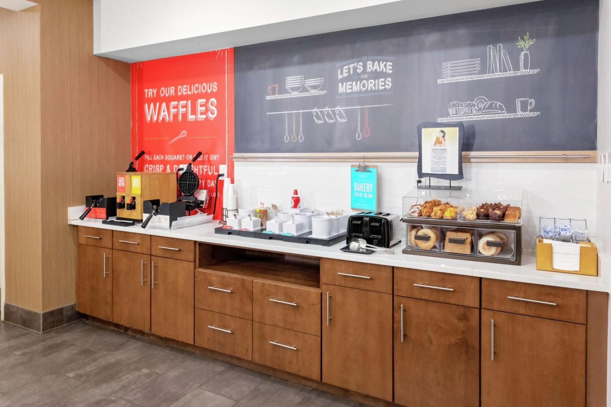 Hampton Inn & Suites Concord-Charlotte Εξωτερικό φωτογραφία
