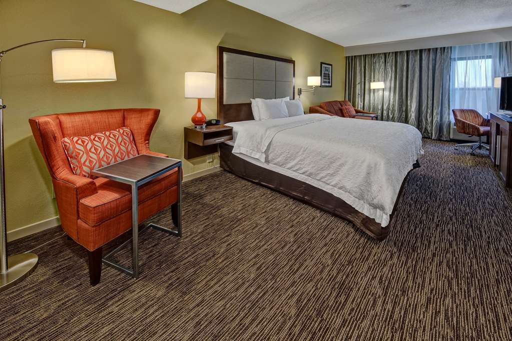 Hampton Inn & Suites Concord-Charlotte Δωμάτιο φωτογραφία