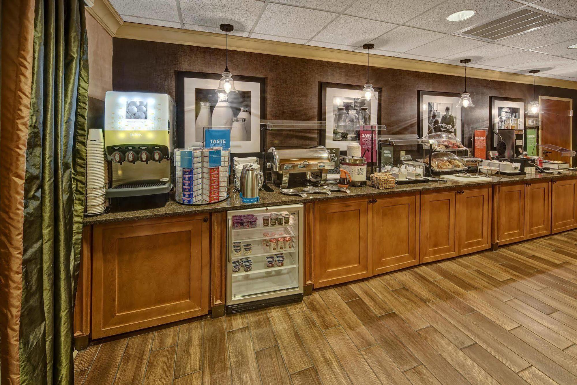 Hampton Inn & Suites Concord-Charlotte Εξωτερικό φωτογραφία