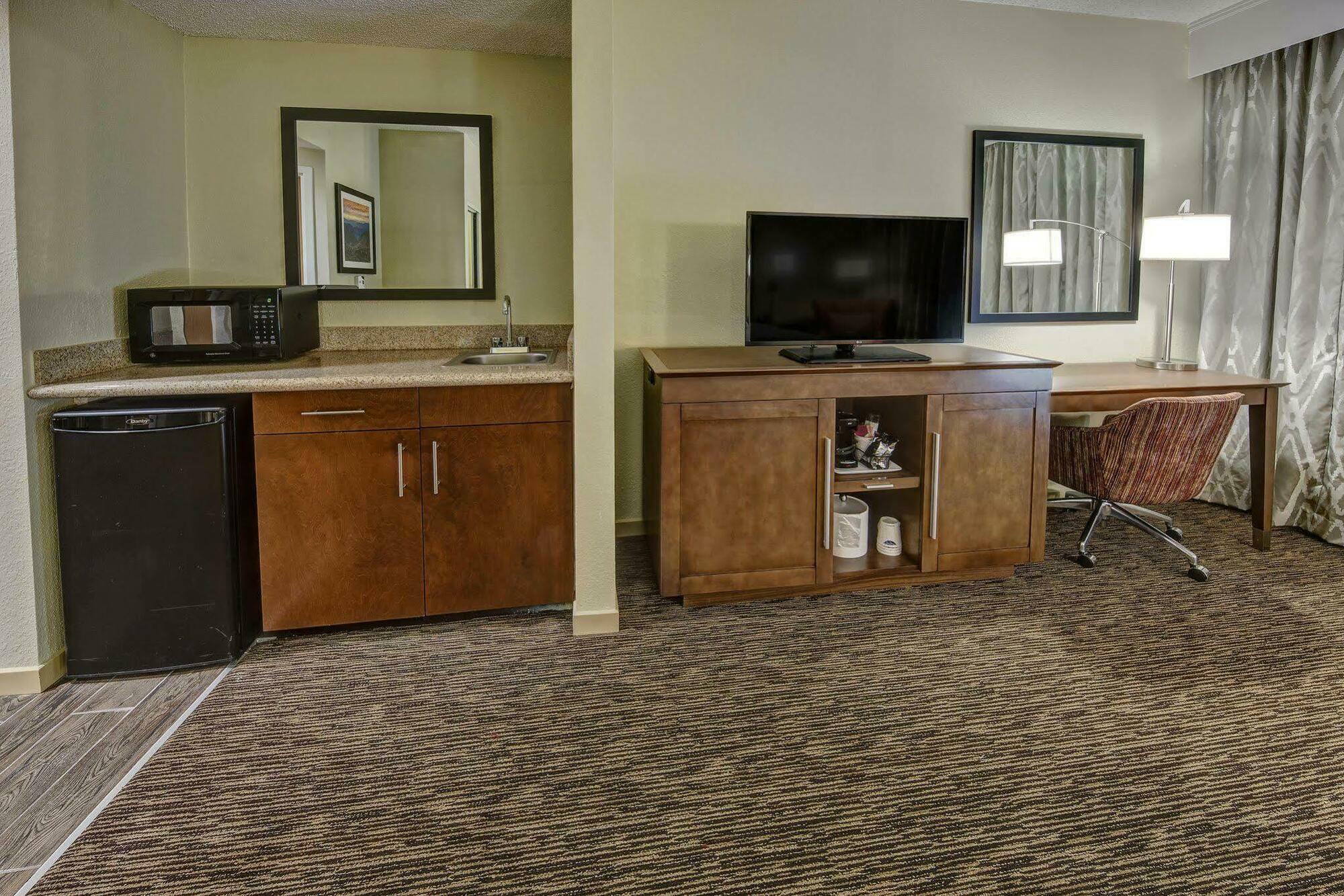 Hampton Inn & Suites Concord-Charlotte Εξωτερικό φωτογραφία